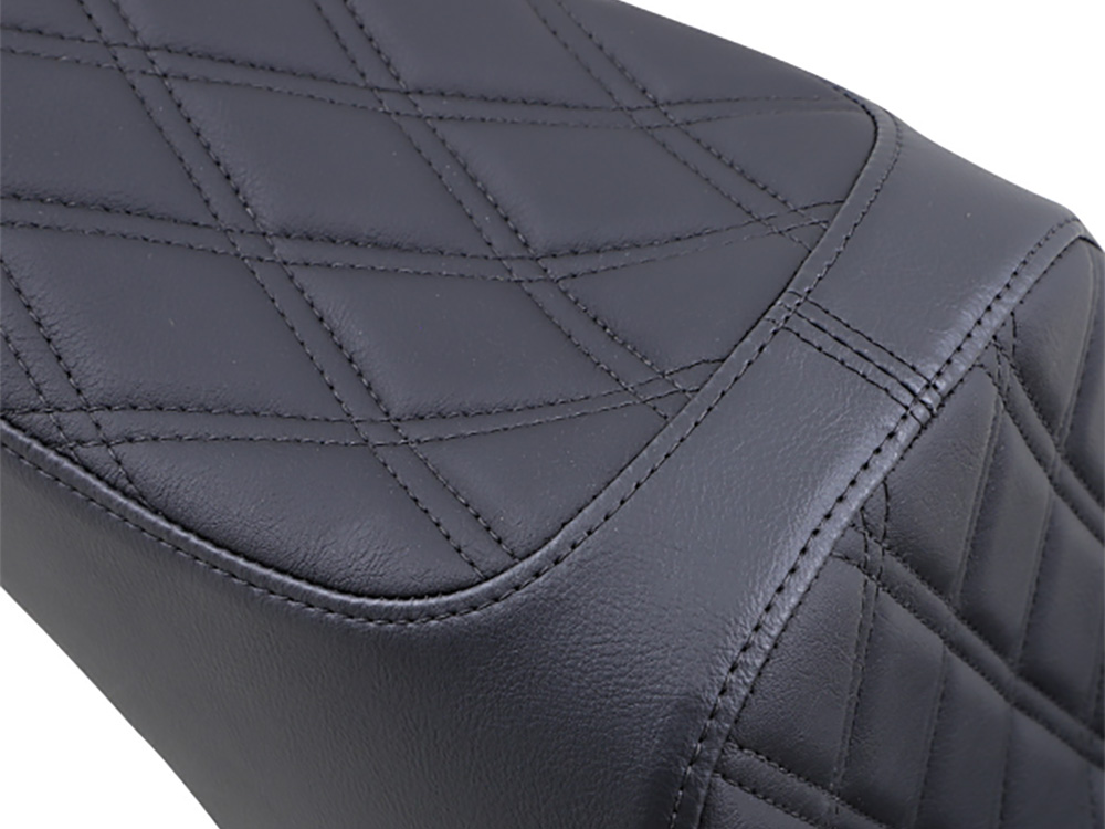 Predator 3 Dual Seat with Black Double Diamond Lattice Stitch. Fits Softail 2006-2017 with OEM 200 Rear Tyre - Image 2