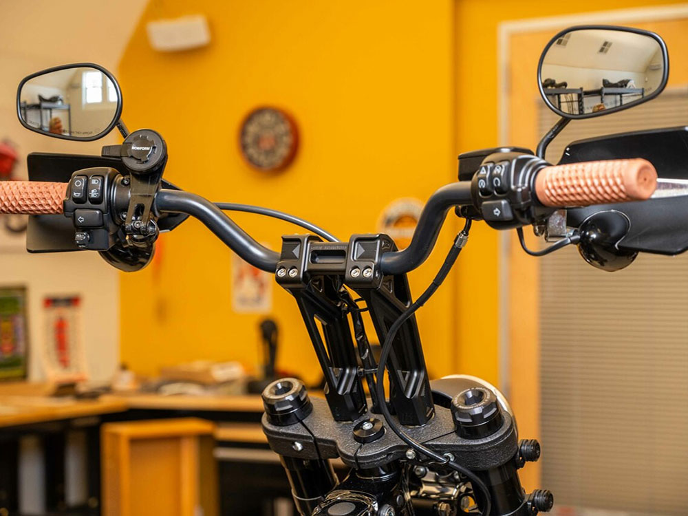 8in. Straight Fastback Risers - Black. Fits 1in. Handlebar - Image 3